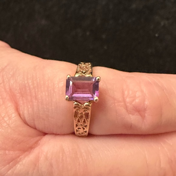 10 k gold and amethyst ring - Picture 4 of 11